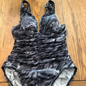 Miraclesuit Swimsuit Size 8 Very Nice